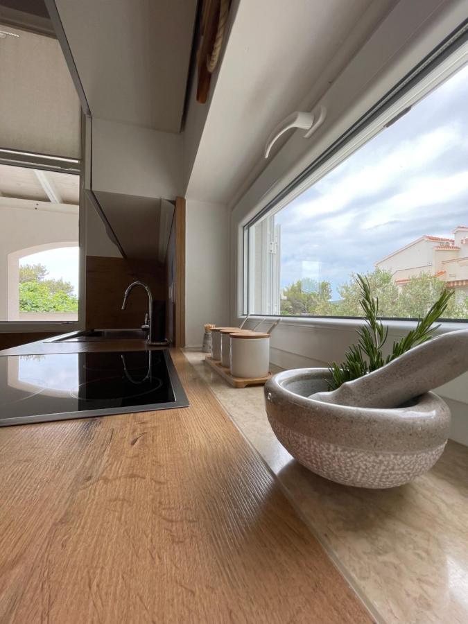 Vacation Family House On The Beach Stara Novalja Exterior foto