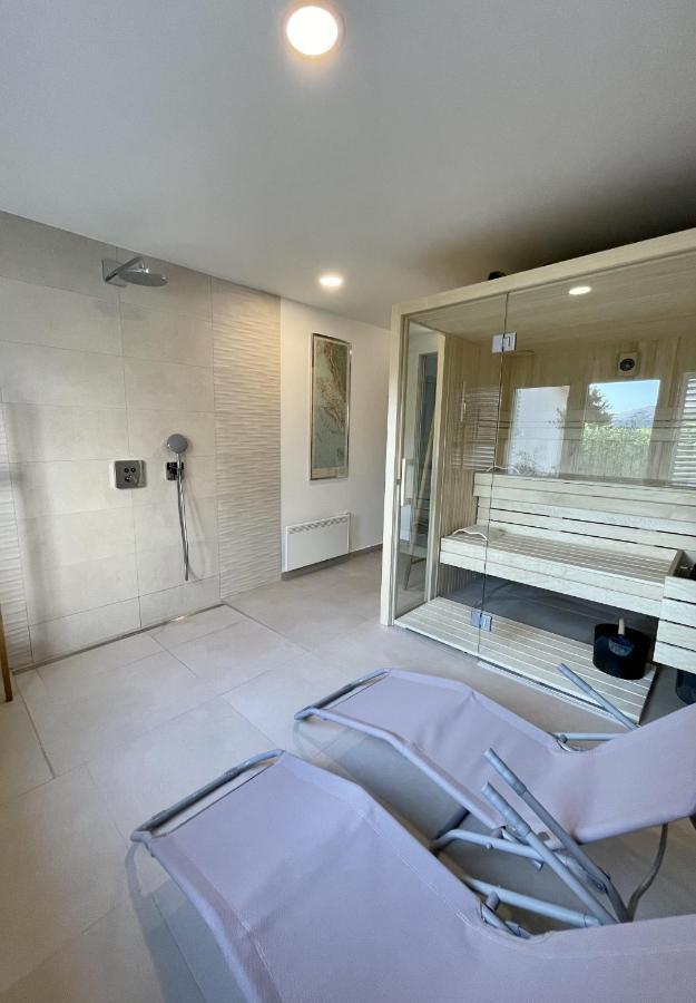 Vacation Family House On The Beach Stara Novalja Exterior foto