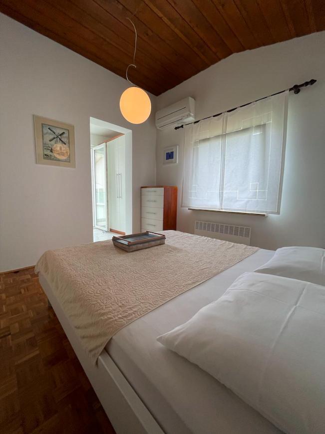 Vacation Family House On The Beach Stara Novalja Exterior foto