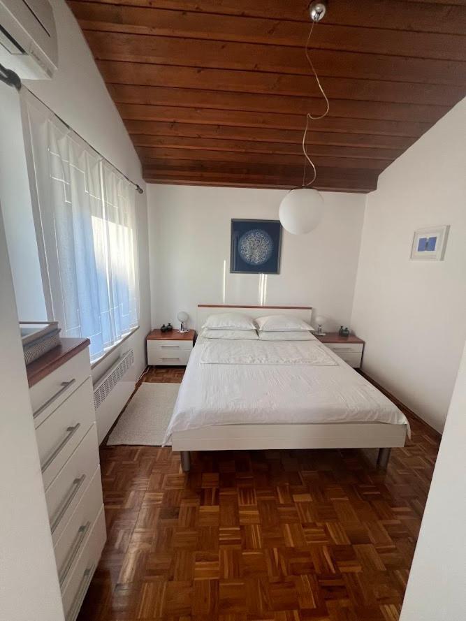Vacation Family House On The Beach Stara Novalja Exterior foto