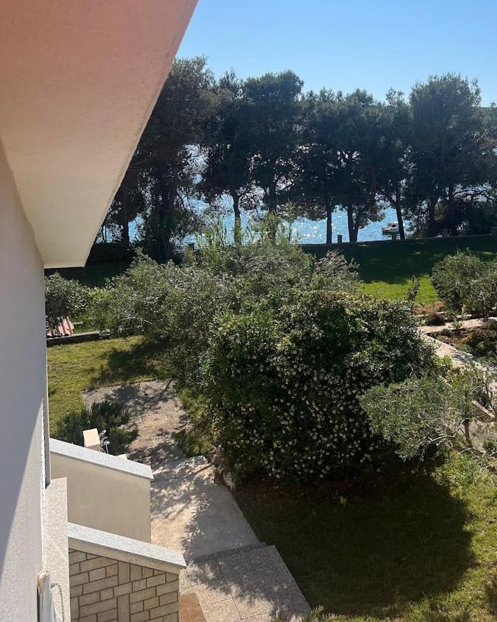 Vacation Family House On The Beach Stara Novalja Exterior foto