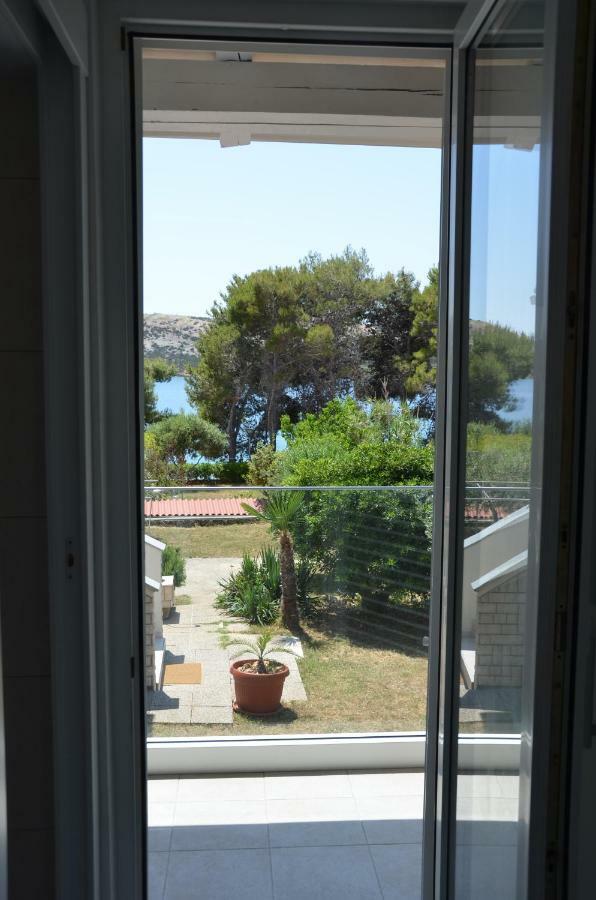 Vacation Family House On The Beach Stara Novalja Exterior foto